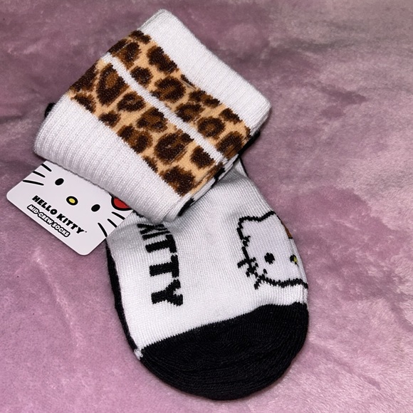 🎀HELLO KITTY🎀 2 pairs of socks - Picture 4 of 5